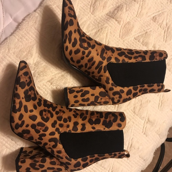 F21 Cheetah Boots - Picture 4 of 5